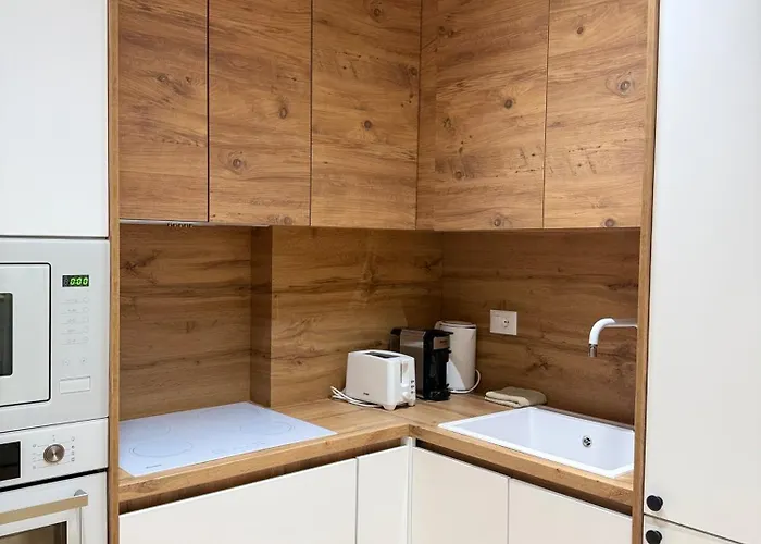 Sr Refined שקודר