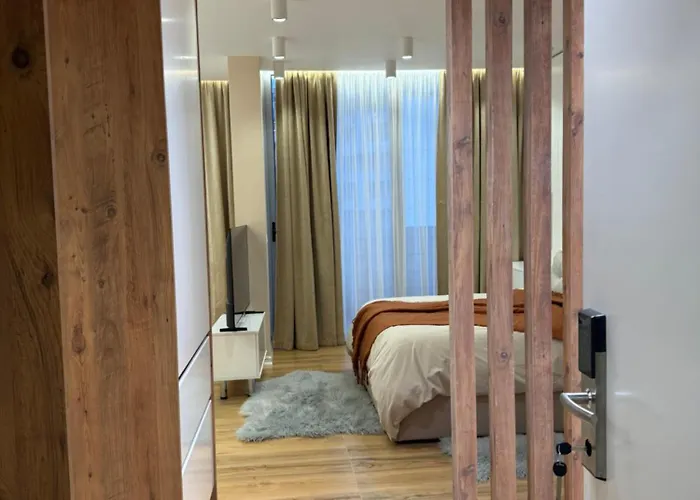 Sr Refined שקודר