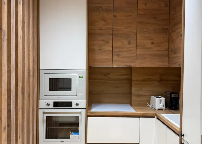 Sr Refined שקודר